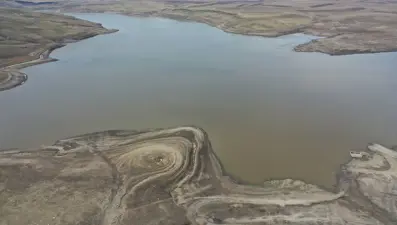 Kars Barajı'ndaki buzlar eridi