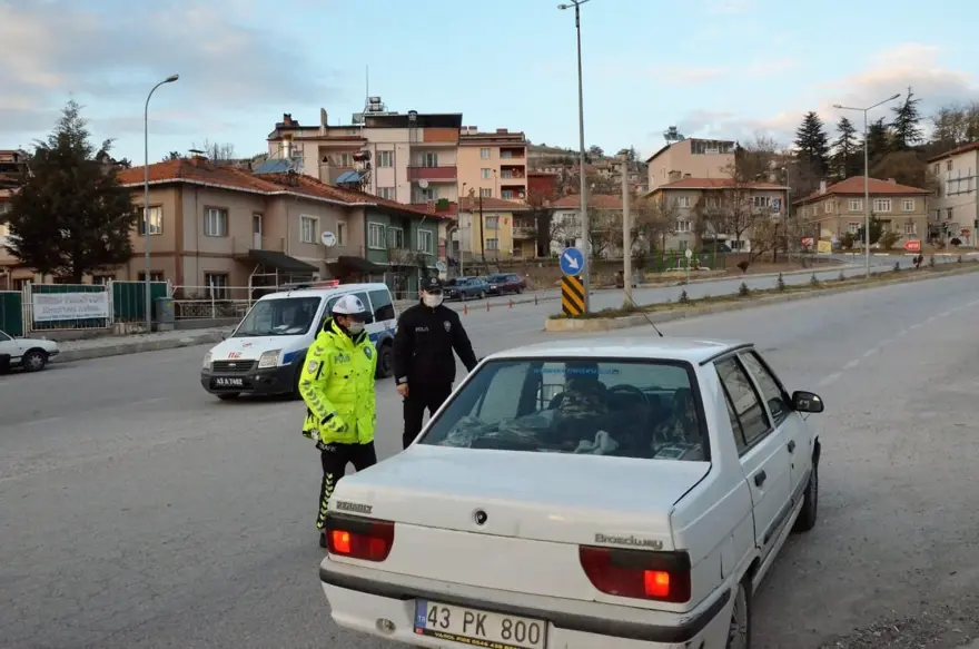 Nüfusunun yüzde 70'i karantinada olan ilçede sıkı denetim 3