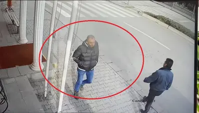 Okul çıkışı öğrenciyi bıçaklayıp parasını çaldı