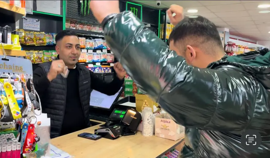 Bu markete gelen dans etmeden alışveriş yapamıyor 5