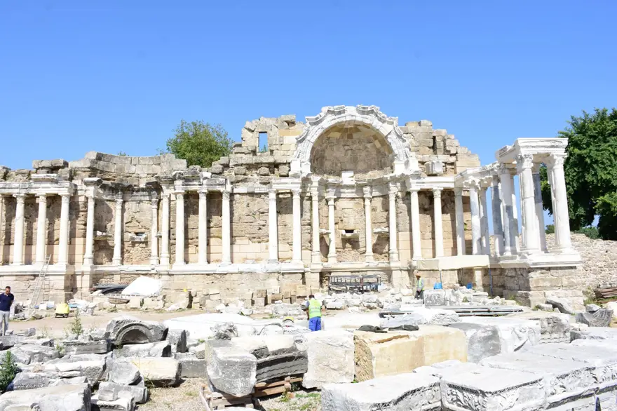 Side'de Kalliope'nin betimlendiği mozaik zemin gün yüzüne çıkarıldı 2