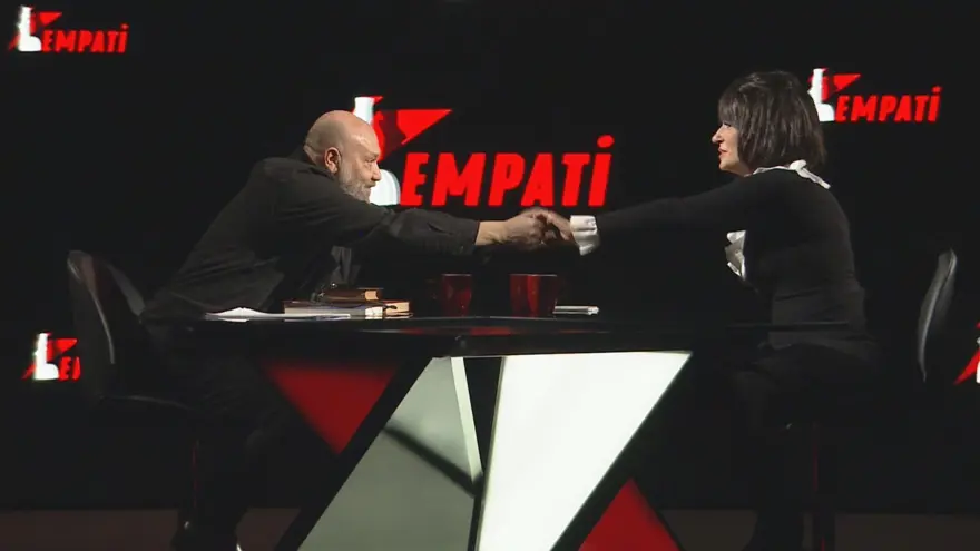 “HALA ANNEMLE YAŞIYORUZ” 6