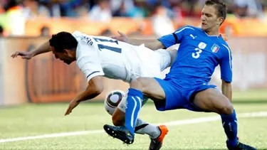 İtalya'da milli takım kampına baskın