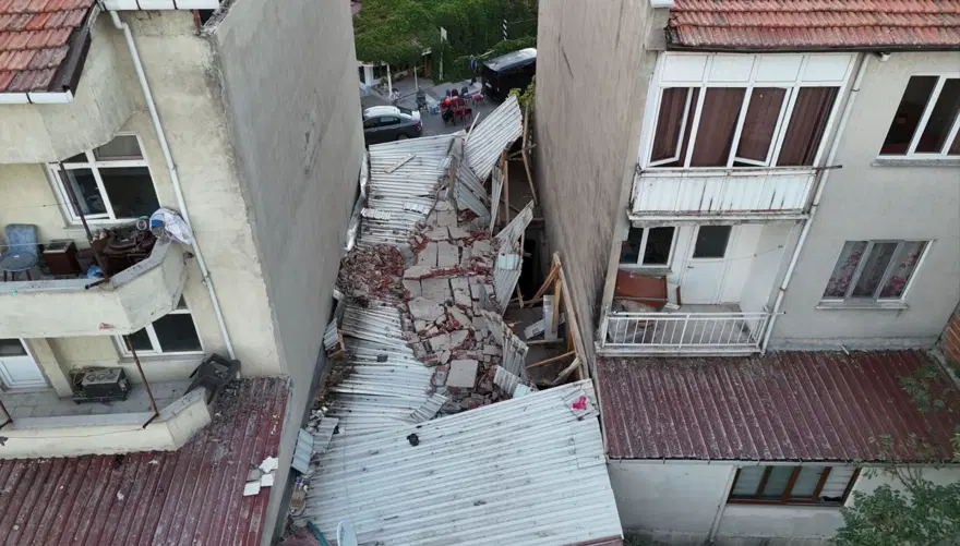 Balıkesir'deki depremin merkez üssünde bu sabah... Sındırgı havadan görüntülendi 6
