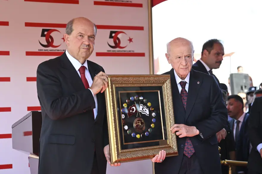BAHÇELİ'DEN HEDİYE 9 BAHÇELİ'DEN HEDİYE 9