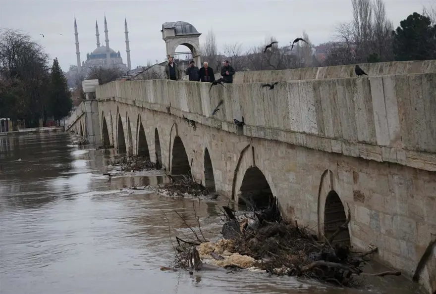 İşe kepçeyle gidiyorlar 5