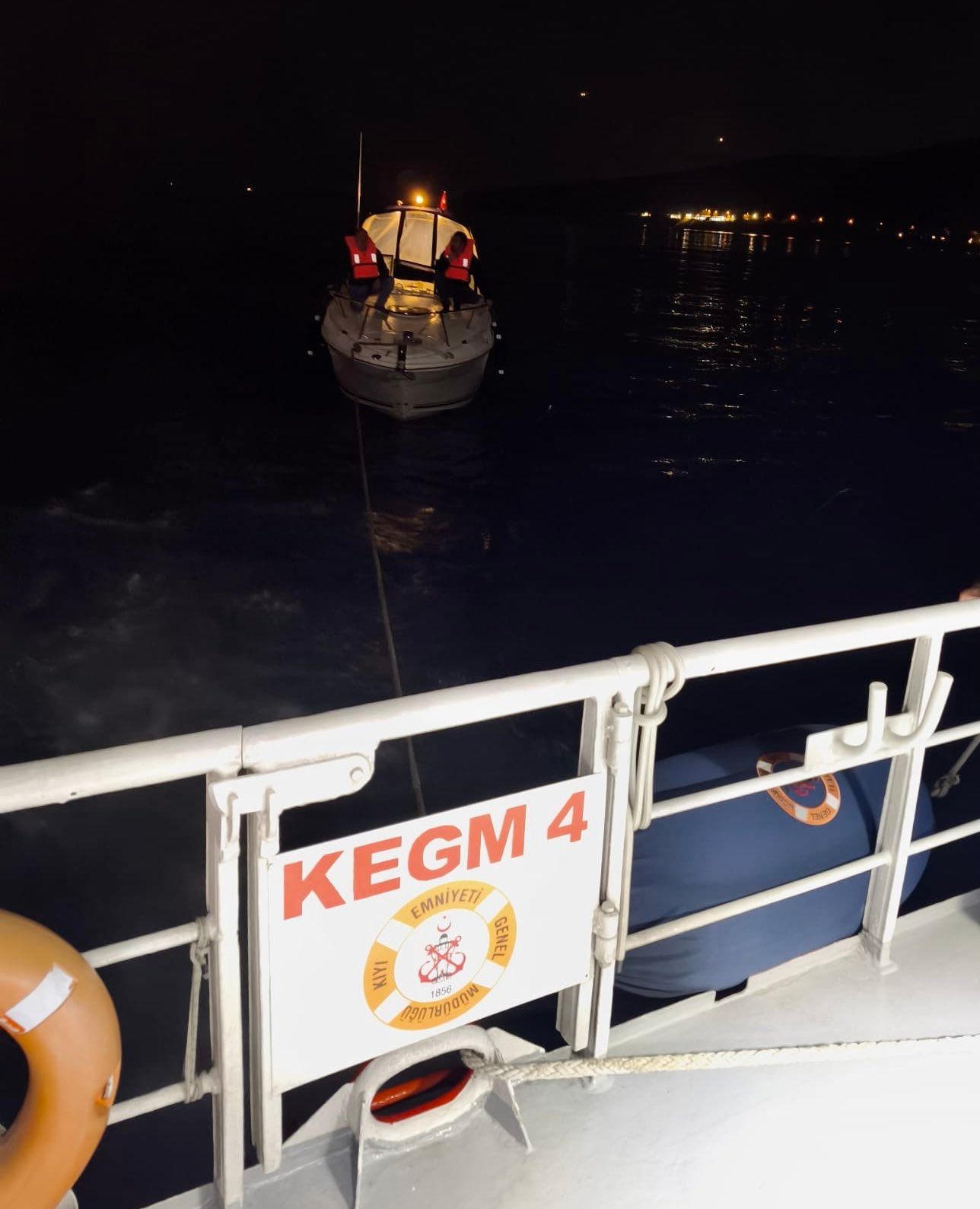 Marmara'da makine arızası: İki kişi kurtarıldı