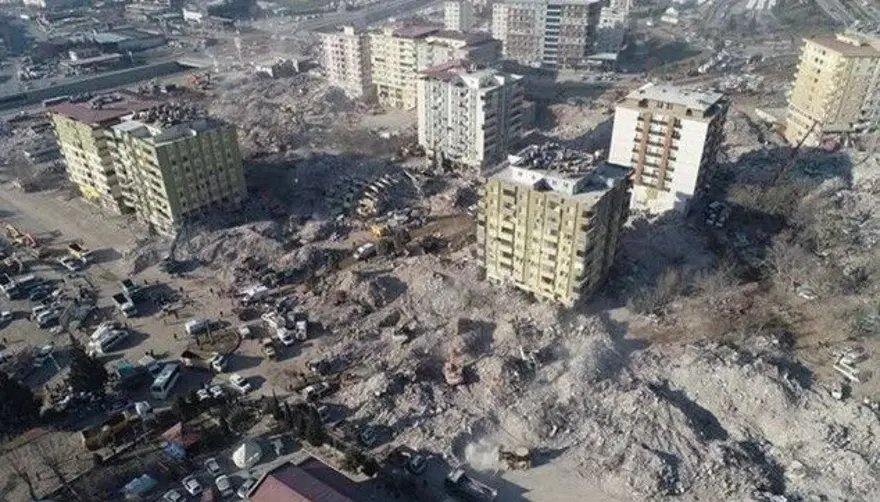 Bin 400 kişinin hayatını kaybettiği  Ebrar Sitesi'nde binalar yükseldi 