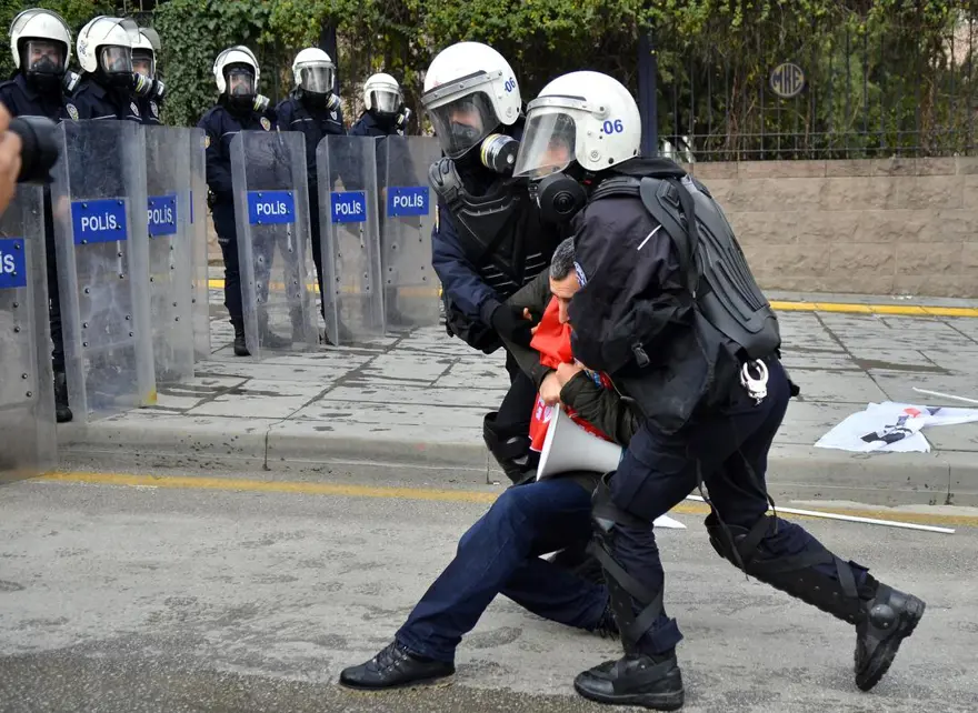 Ankara'da eyleme müdahale 27