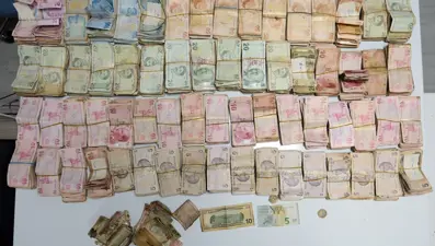 Dilencinin üzerinden 164 bin lira çıktı! 6 zabıta ancak sayabildi