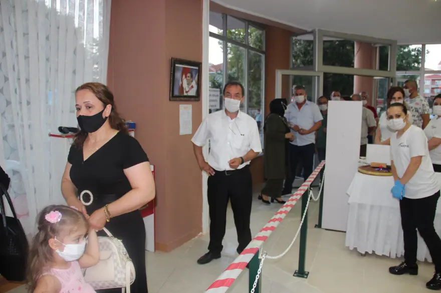 Düğünlerde 'yeni normal': Takılar cansız mankenlere takıldı 12