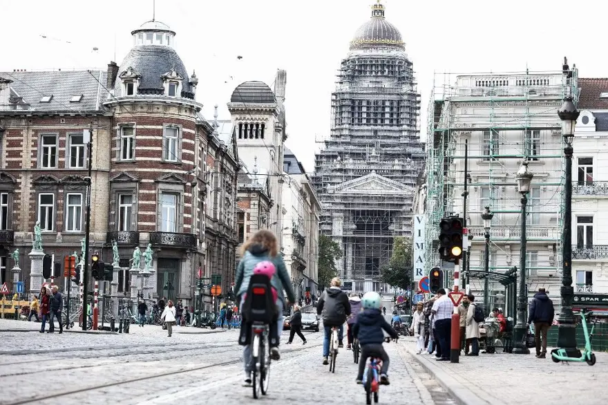 Brüksel sakinleri "arabasız" yolların keyfini yaşadı 2