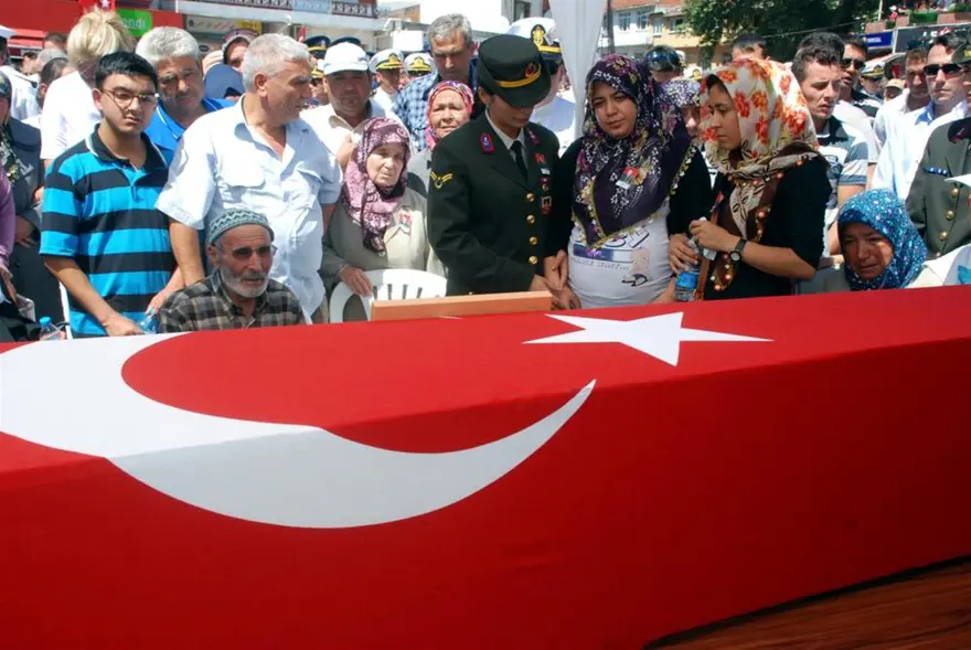 Şemdinli şehitleri son yolculuklarına uğurlandı 7