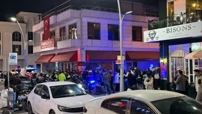 Havaya ateş açtı, engel olmak isteyen kafe sahibini bıçakladı