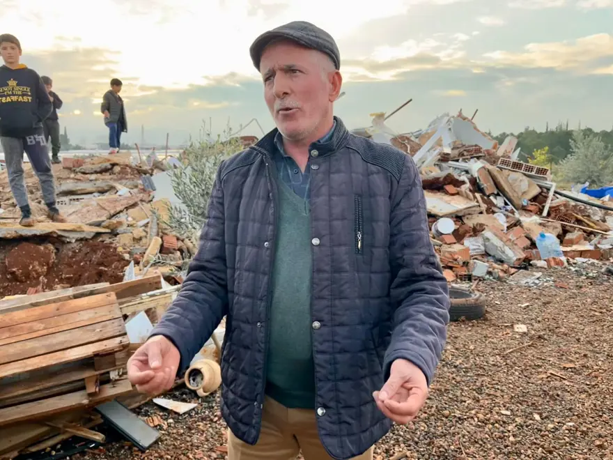 Elinde orakla çatıya çıktı: Jandarmaya zor anlar yaşattı 6