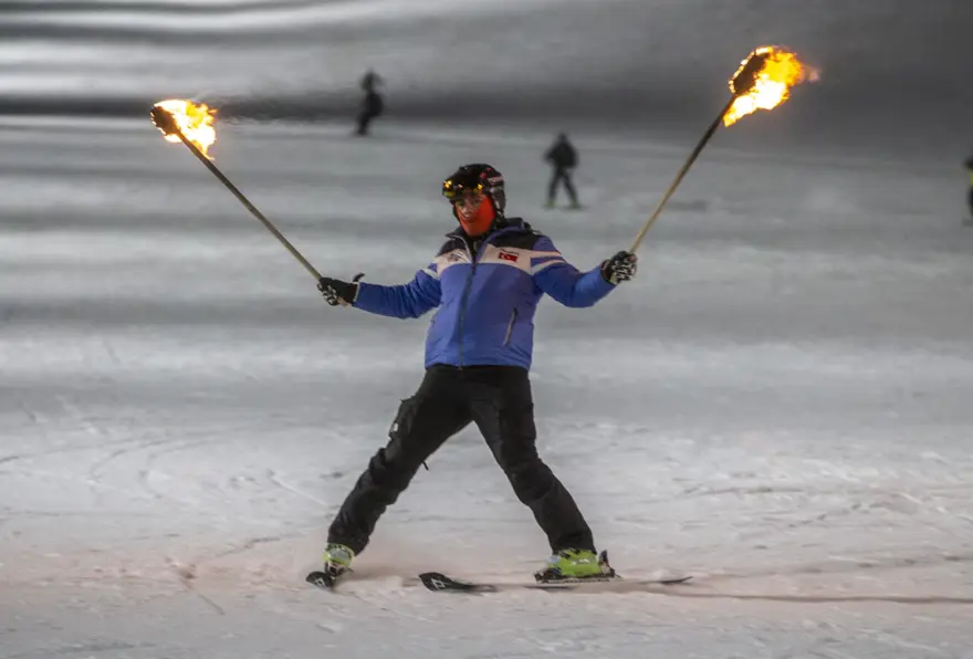 Palandöken'de "gece kayağı" keyfi 1