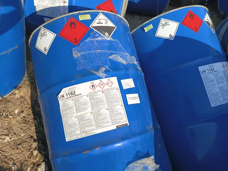 Boş arsada zehirli 80 varil bulundu 3