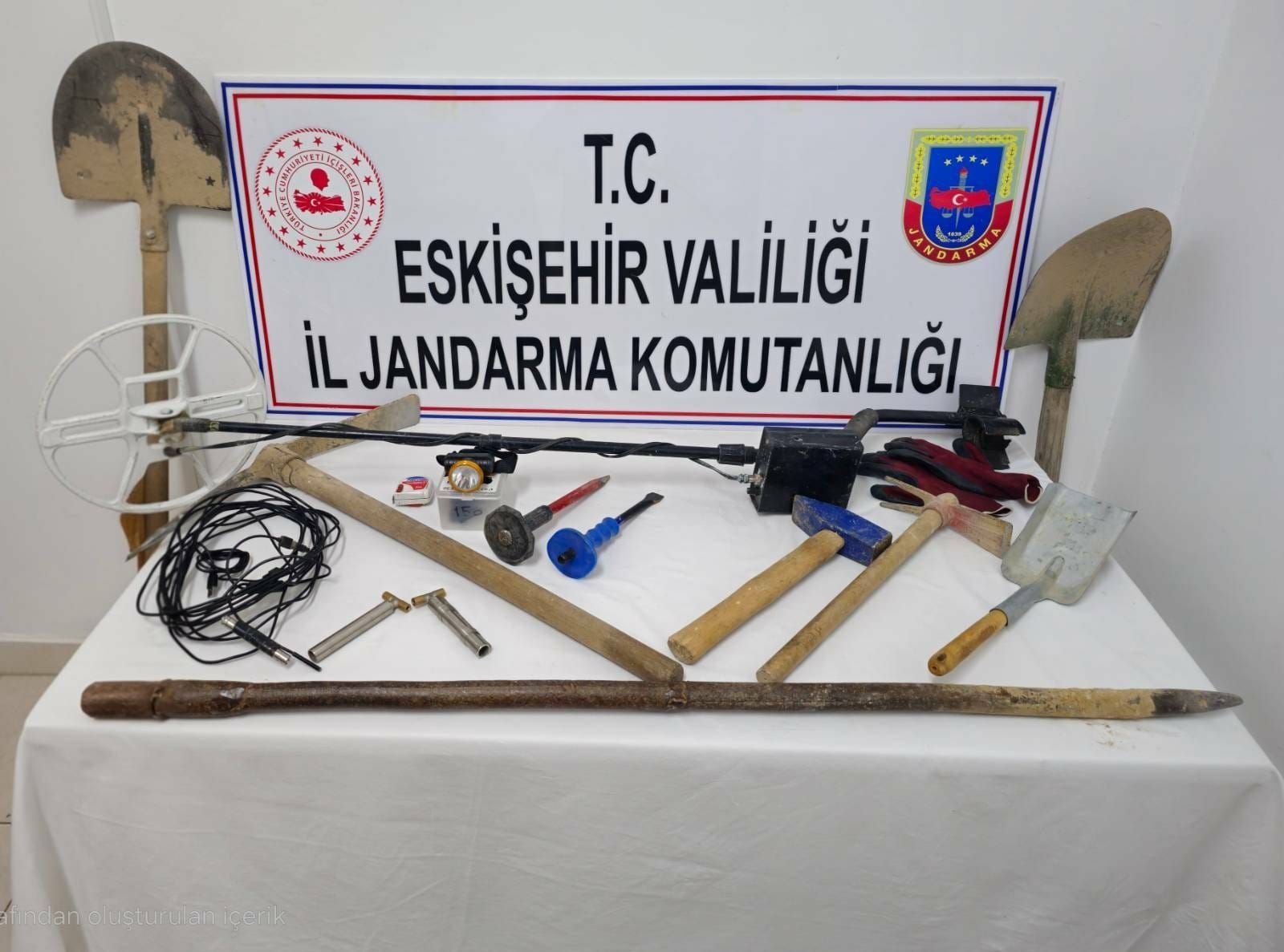Eskişehir'de kaçak kazıya suçüstü: Üç kişi tutuklandı