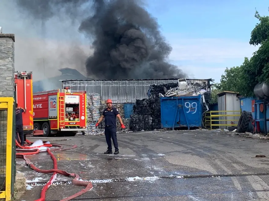 Kocaeli'de geri dönüşüm tesisinde yangın 5