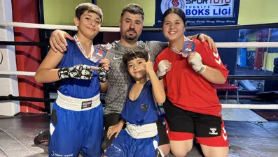 Eski şampiyon çocuklarını ringe hazırlıyor