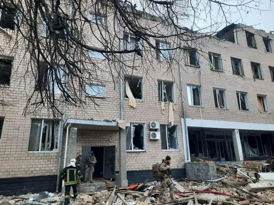 Rusya Ukrayna'yı vuruyor: Kentlerden ilk görüntüler 1 Rusya Ukrayna'yı vuruyor: Kentlerden ilk görüntüler 1