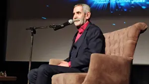 Oyuncu Turgay Tanülkü 57 cezaevinde 100 bin mahkuma tiyatroyla ulaştı Oyuncu Turgay Tanülkü 57 cezaevinde 100 bin mahkuma tiyatroyla ulaştı