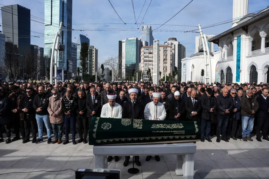 Yangın faciasında hayatını kaybeden eşi ve kızlarını son yolculuğuna uğurladı | Acılı baba: Devletimiz gereğini yapacaktır 