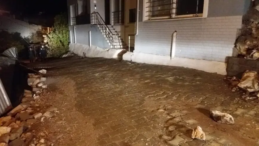 Muğla Milas'ta toprak kayması 2