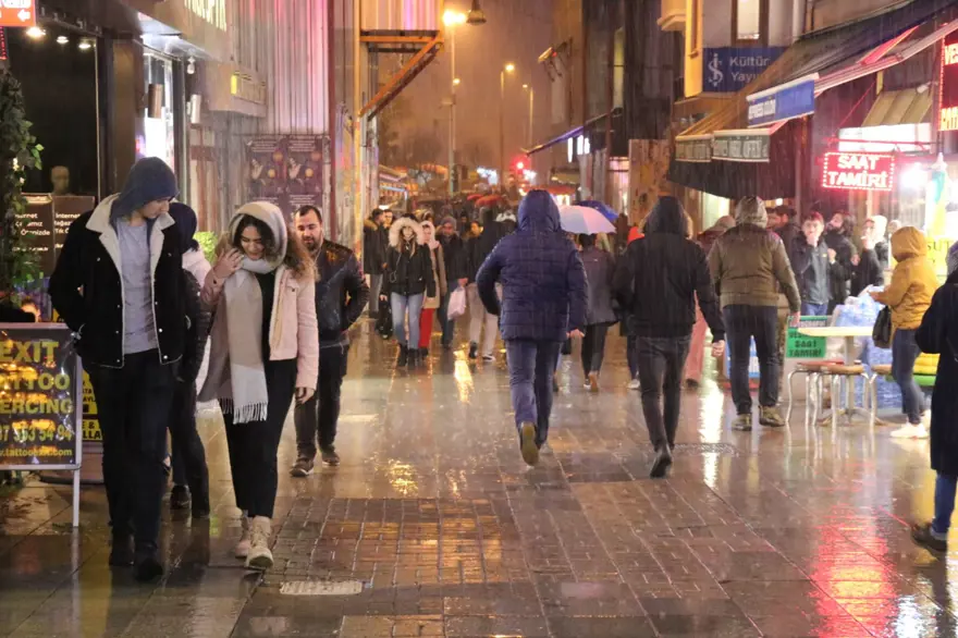 Sağanak yağış İstanbul'da etkili oldu 2