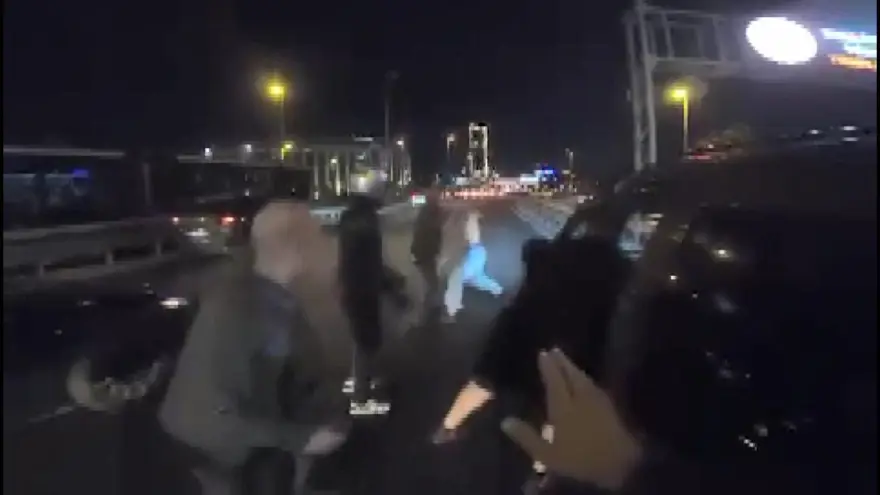 Haliç’te başlayan tartışma Mecidiyeköy’de kavgaya dönüştü |D-100’ün ortasında tekmeli yumruklu saldırı 