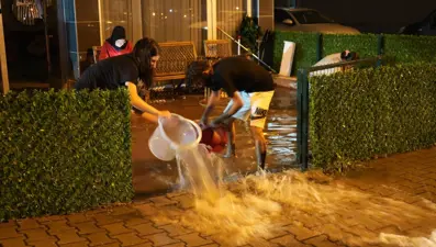 Samsun'da sağanak hayatı felç etti: Bazı ev ve iş yerlerini su bastı
