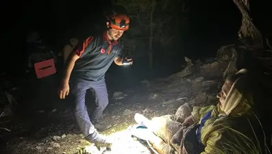 Dağda mahsur kalan Ukraynalı kadın ekipleri alarma geçirdi