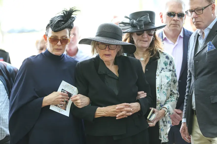 Korhan Berzeg için cenaze töreni: Kemikleri toprağa verildi 5