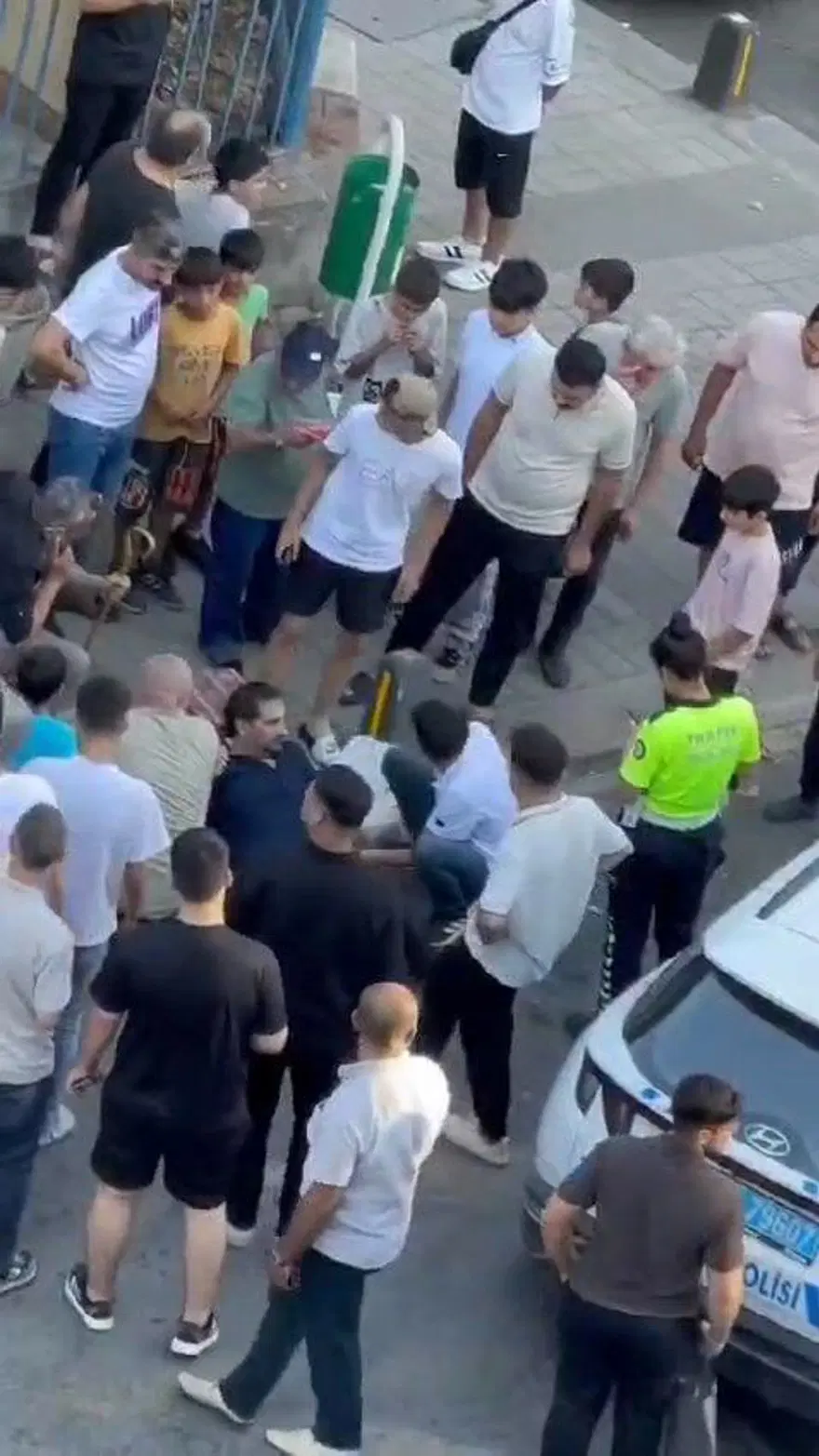 Sultangazi'de kardeşler arasında alacak verecek kavgası: Babası ve kardeşini silahla yaraladı 1