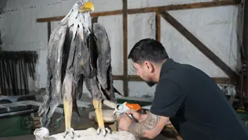 Ormandan toplayıp dönüştürüyor: Her parçasında duygusal bir anlam var