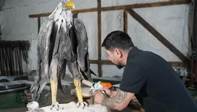 Ormandan toplayıp dönüştürüyor: Her parçasında duygusal bir anlam var