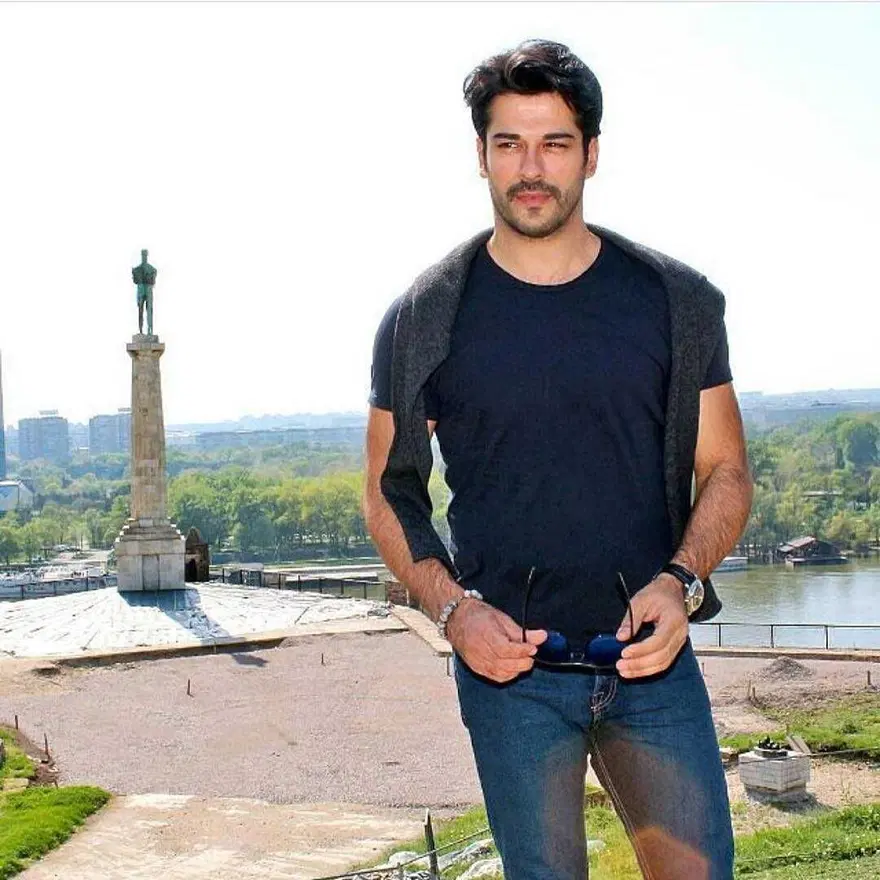 Burak Özçivit tükenmişlik sendromu iddialarını yalanladı 