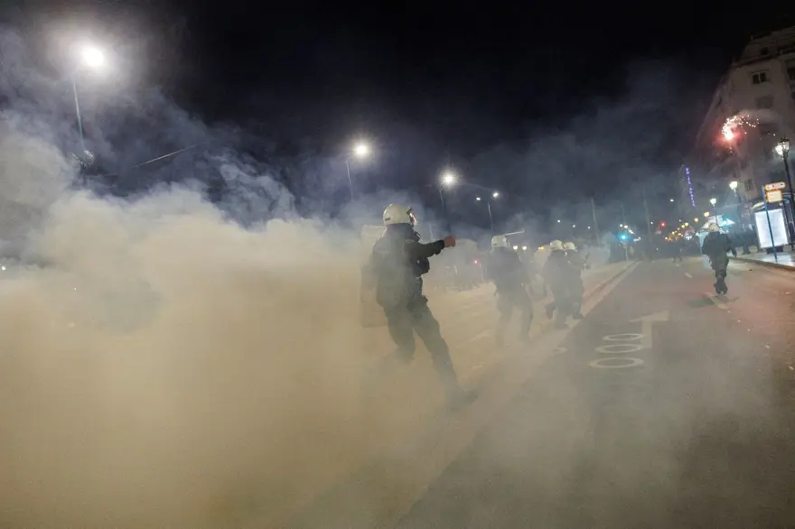 Yunanistan'da tren kazası sonrası tansiyon yüksek: Polis ve göstericiler arasında çatışma 