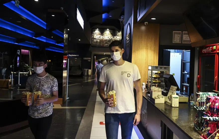 Sinema salonları yeniden kapılarını açtı 6