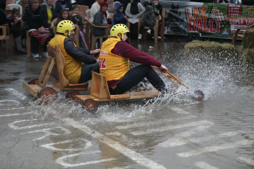 Yağmur engel olamadı: Rize'de tahta arabalar "Laz Ralli"de yarıştı 5