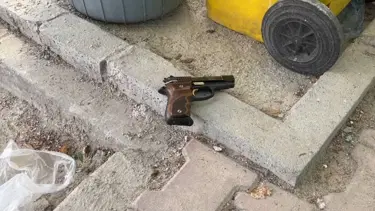 Konya'da çöpte tabanca bulundu, ekipler harekete geçti