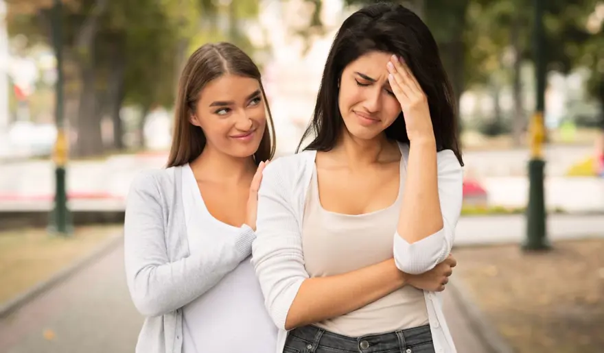 Gizlice kıskanıldığınızı gösteren 6 işaret 1 Gizlice kıskanıldığınızı gösteren 6 işaret 1