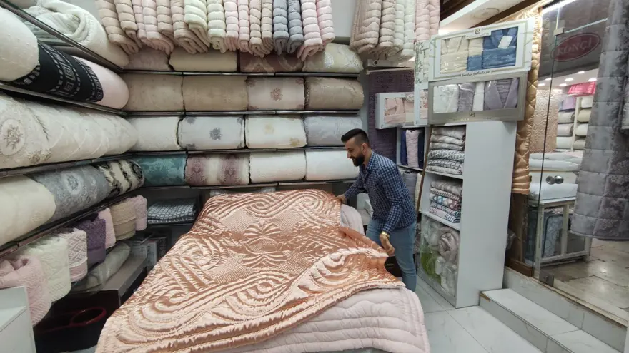 Günde bir tane örüyor, tanesini bin 500 liradan satıyor 6