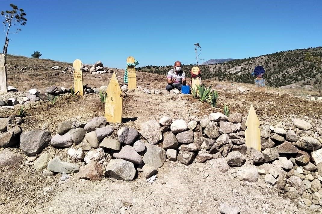 Amasya’da aynı aileden 4 kişi corona virüsten hayatını kaybetti