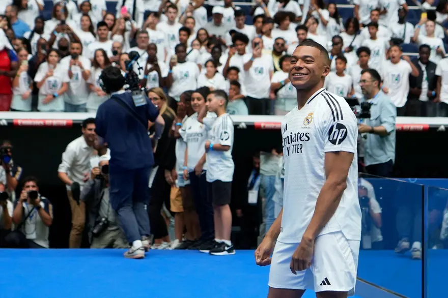 Mbappe PSG ile davalık oldu! 55 milyon euro talebi 3 Mbappe PSG ile davalık oldu! 55 milyon euro talebi 3