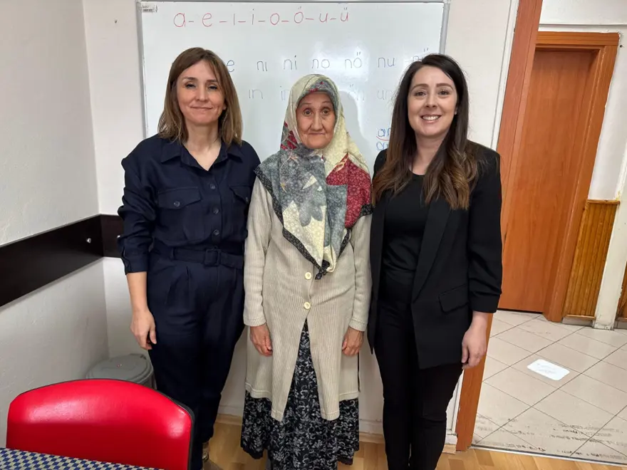 Çocukken ailesi okutmadı: Ayşe Teyze 65 yaşında okuma yazma öğreniyor 5