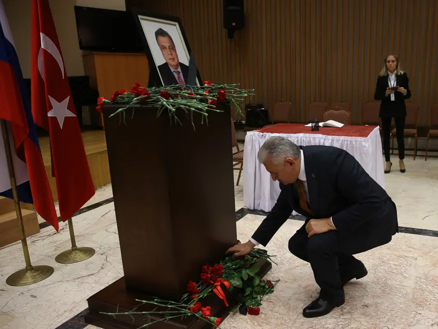 Başbakan Binali Yıldırım'dan Rusya'nın Ankara Büyükelçiliğine ziyaret 4