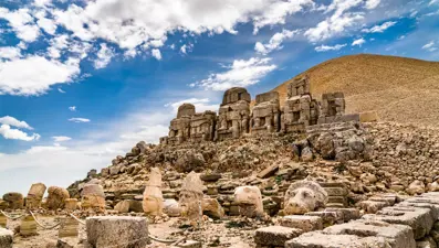 'Dünya mirası' Nemrut Dağı sezonun ilk ziyaretçilerini ağırladı