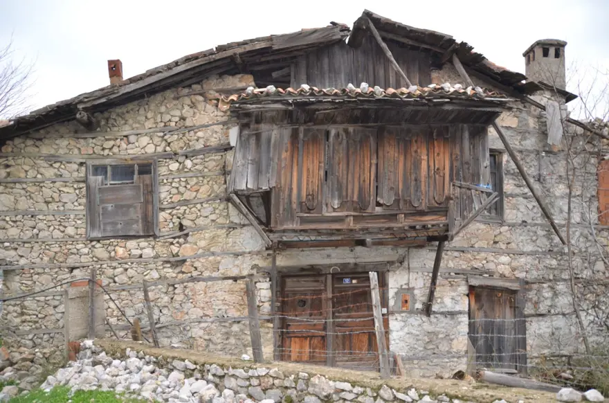 Koruma altındaki tarihi düğmeli evler tek tek yok oluyor 9