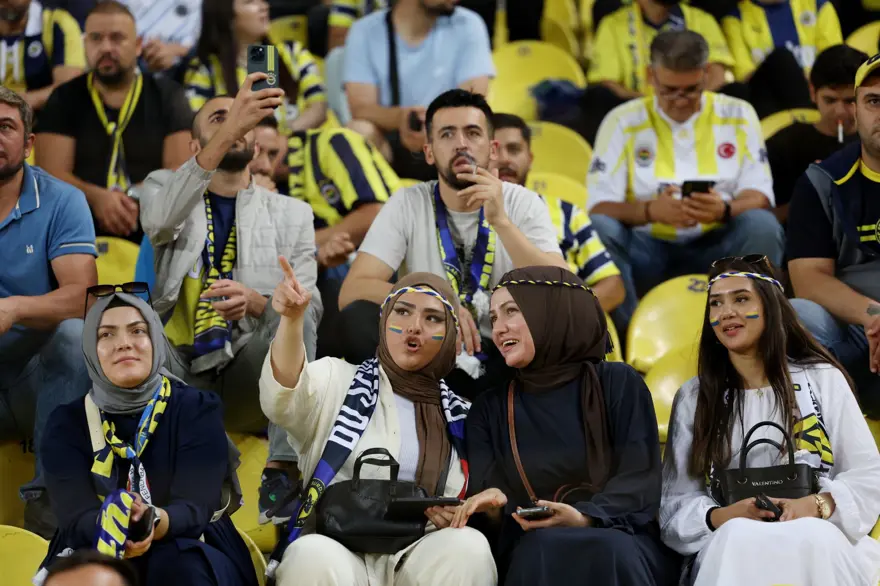Fenerbahçe Avrupa Ligi'ne galibiyetle başladı: Kadıköy'de 3 gol 2 kırmızı kart! 15
